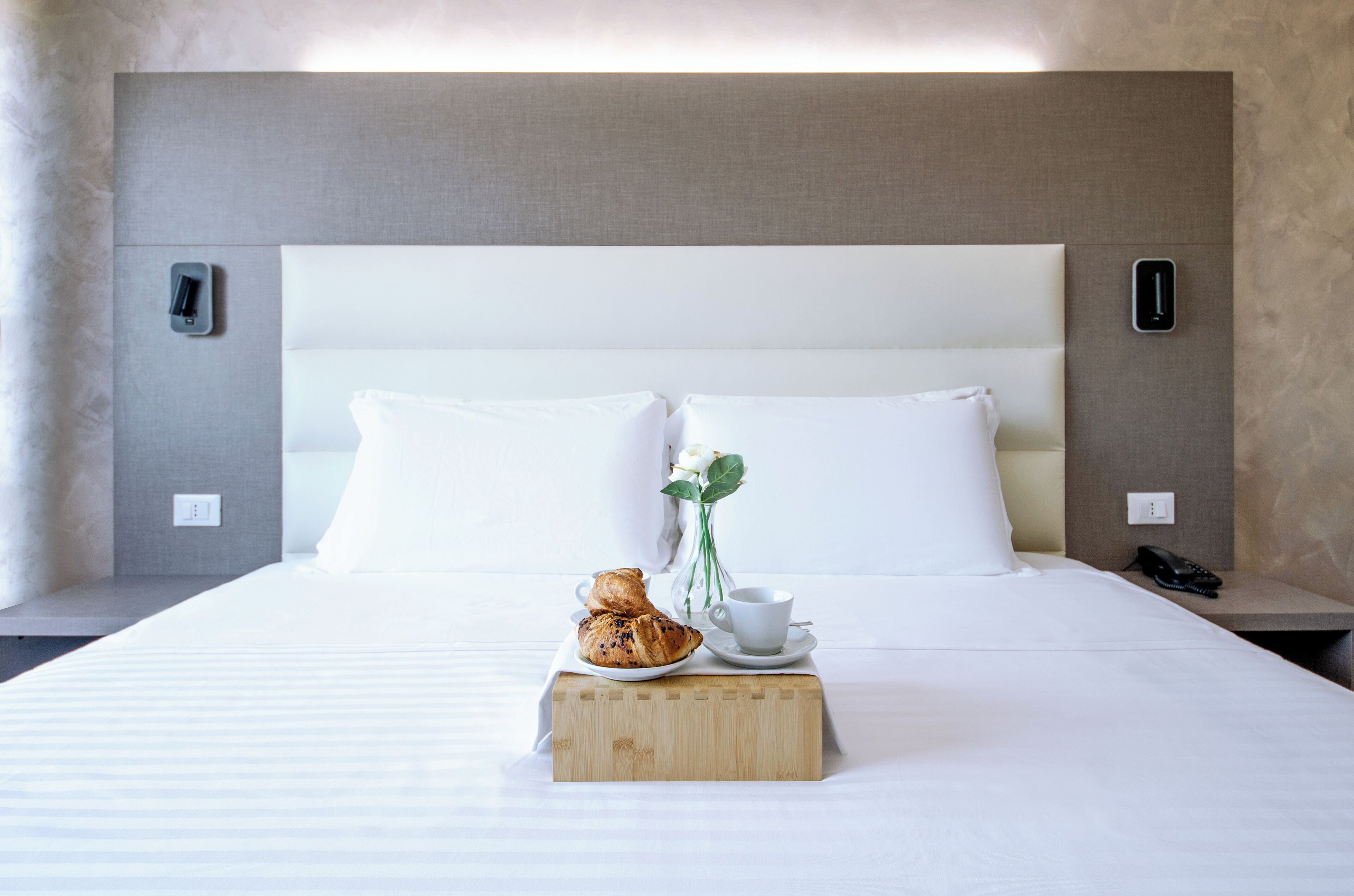 スーペリア ダブルルーム キングベッド 1 台 バルコニー | セーフティボックス (室内)、デスク、防音設備、アイロン / アイロン台