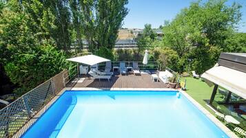 Outdoor pool, pool loungers