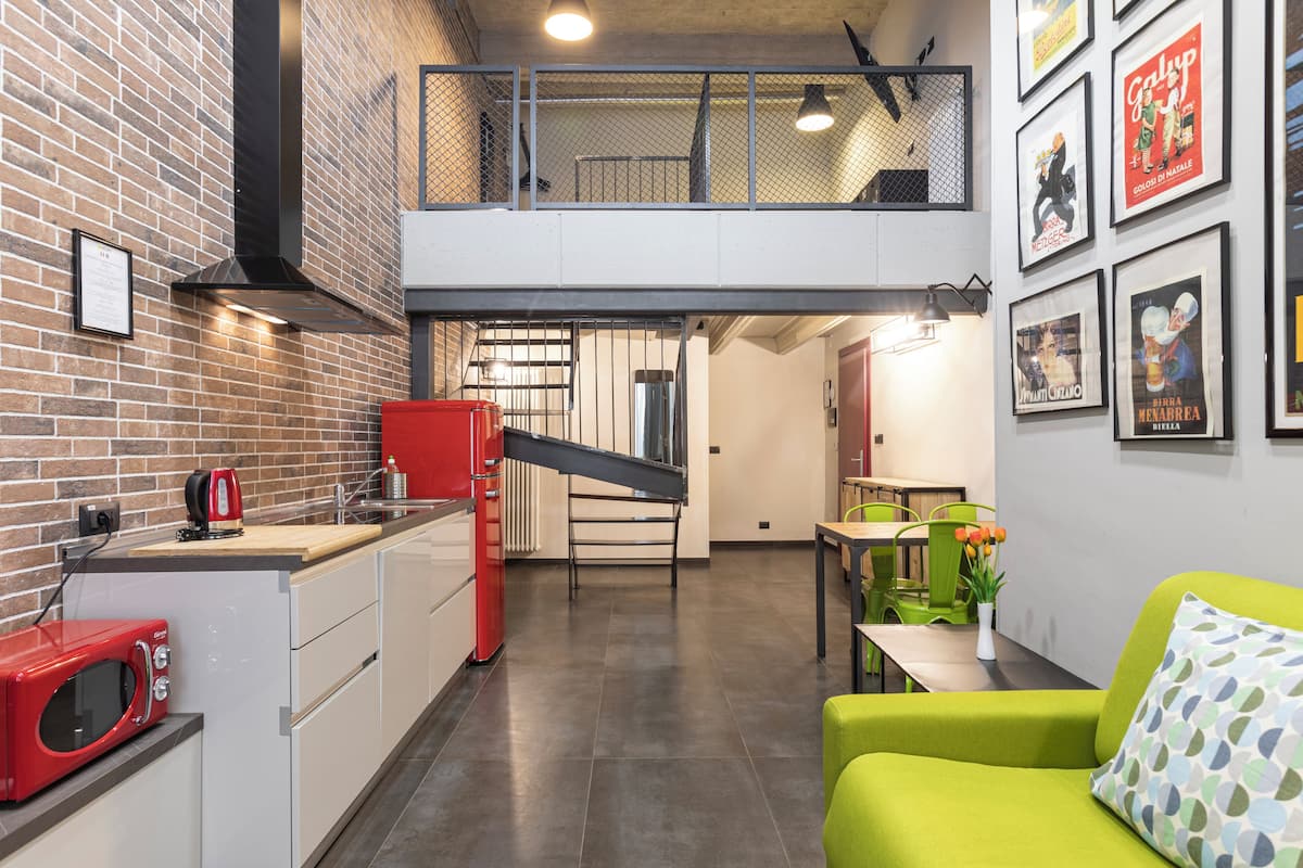 Exclusive-Loft, 1 Doppelbett und Schlafsofa | Daunenbettdecken, Zimmersafe, Schreibtisch