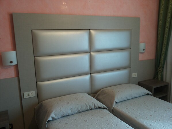 Meja kerja dan Wi-Fi gratis