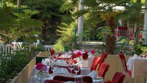 Outdoor dining - Broglia (Sirmione)