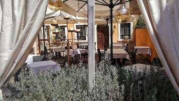 Breakfast, lunch, dinner served; local cuisine, garden views