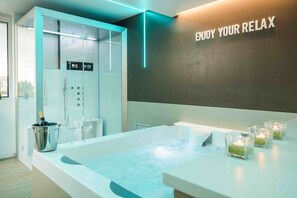 Premium bedding, minibar, in-room safe, desk - Enjoy Garda Hotel (Peschiera del Garda)