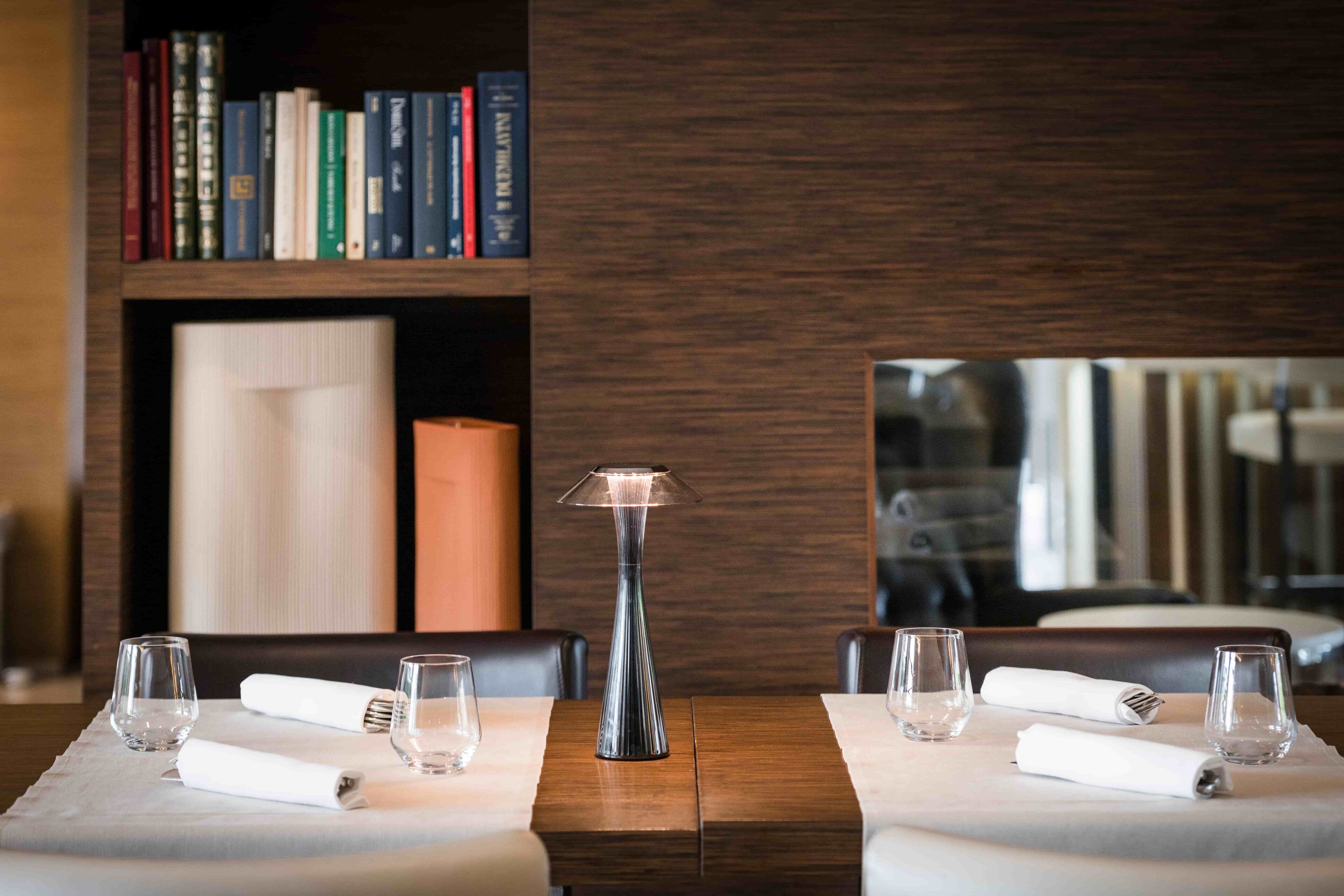 lunch and dinner served, italian cuisine