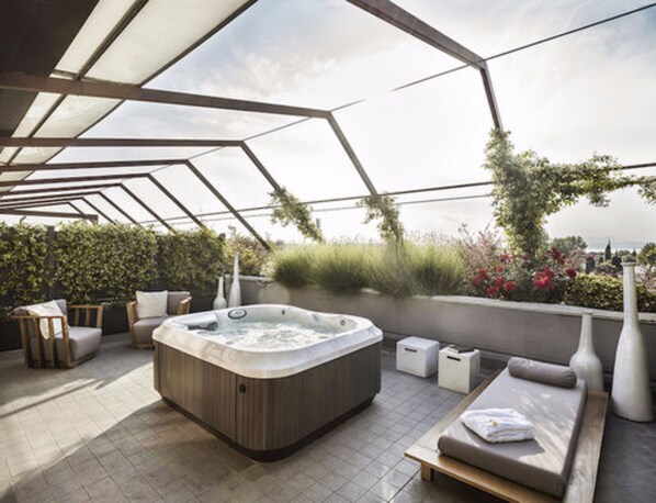 Suite, Terrasse, Seeblick | Zimmerausstattung