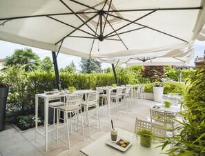 Bar (on property) - Enjoy Garda Hotel (Peschiera del Garda)