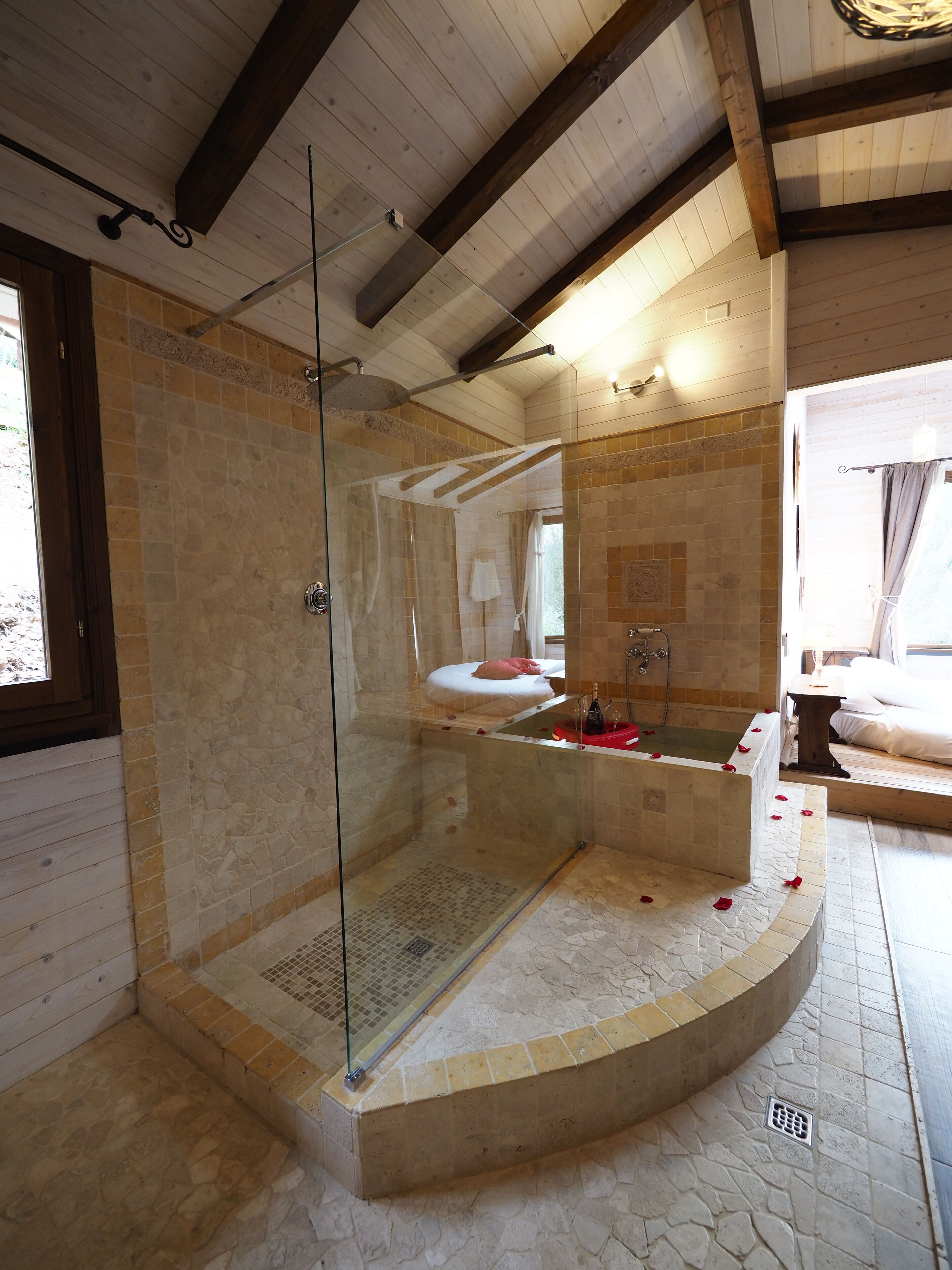 Suite (Eco) | Bagno | Set di cortesia gratuito, asciugacapelli, pantofole, bidet