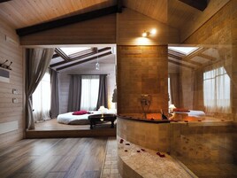 Suite (Eco) | Ropa de cama de alta calidad, minibar, caja fuerte y escritorio