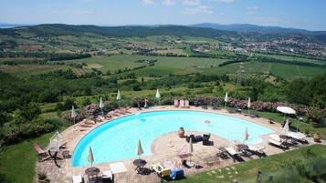 Outdoor pool, pool umbrellas, sun loungers