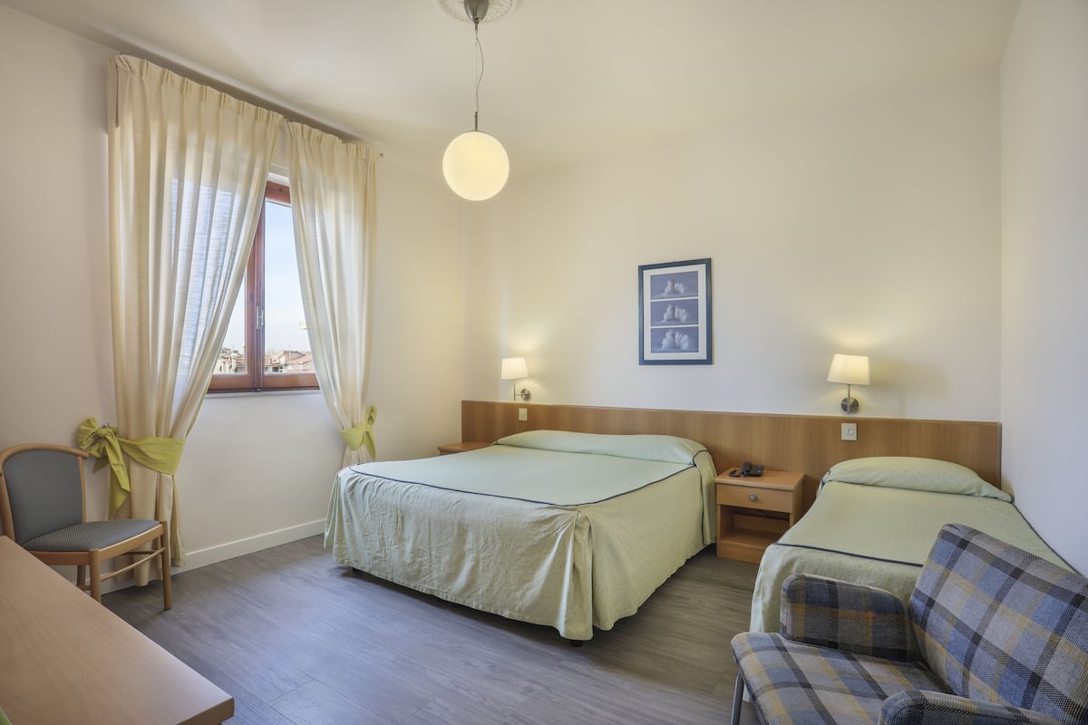 Zimmer, 2 Schlafzimmer | Italienische Bettbezüge von Frette, Select-Comfort-Betten, Minibar