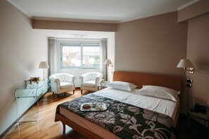 Egyptian cotton sheets, premium bedding, down duvets, minibar