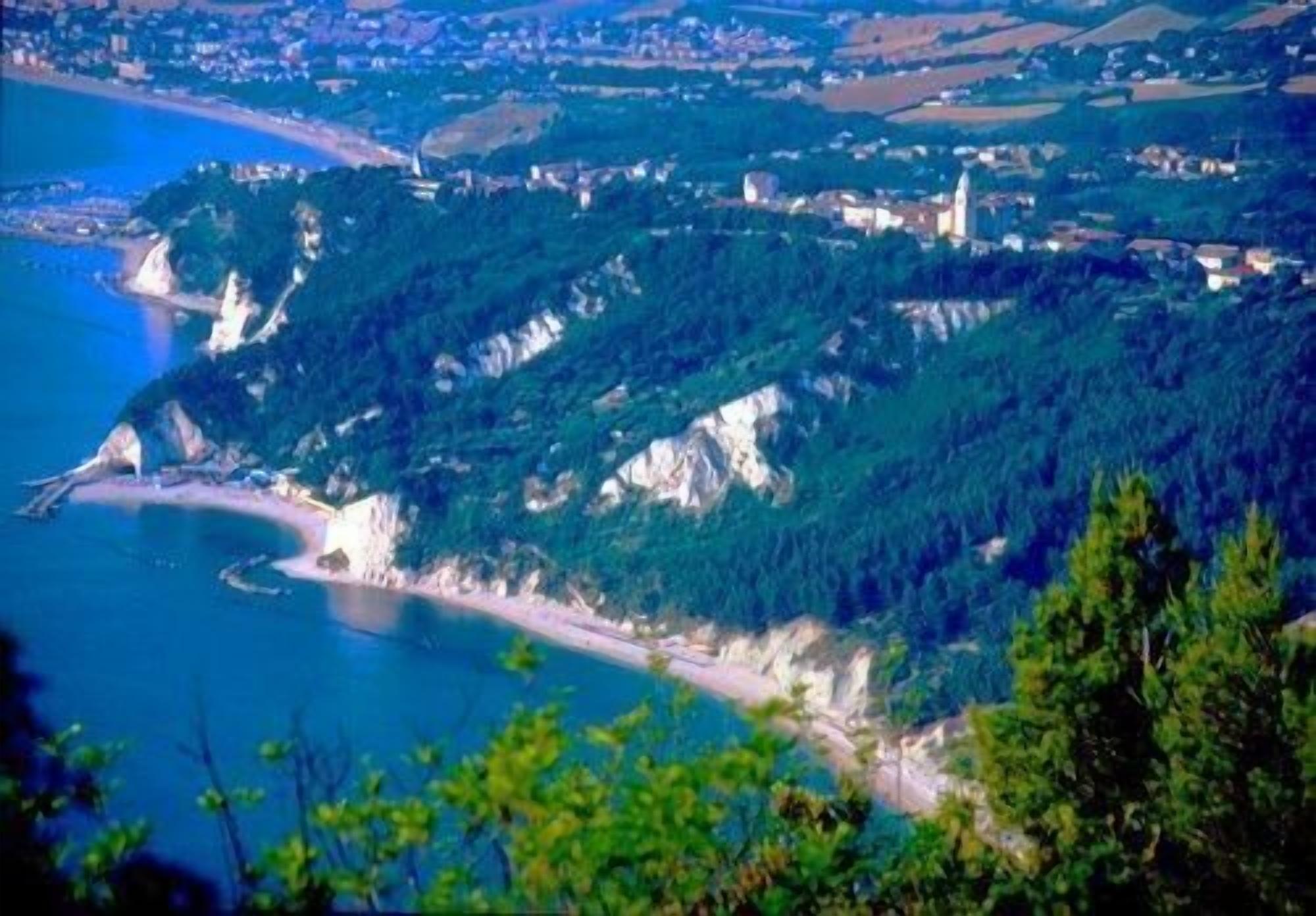 beach nearby, beach shuttle