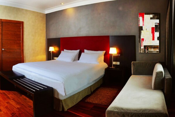 Minibar, coffres-forts dans les chambres, bureau, chambres insonorisées