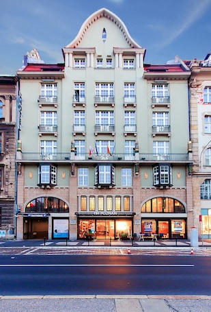 Fachada da propriedade. NH Poznan