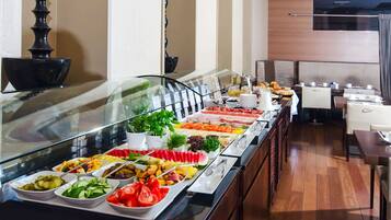 Café da manhã com buffet todos os dias mediante uma taxa