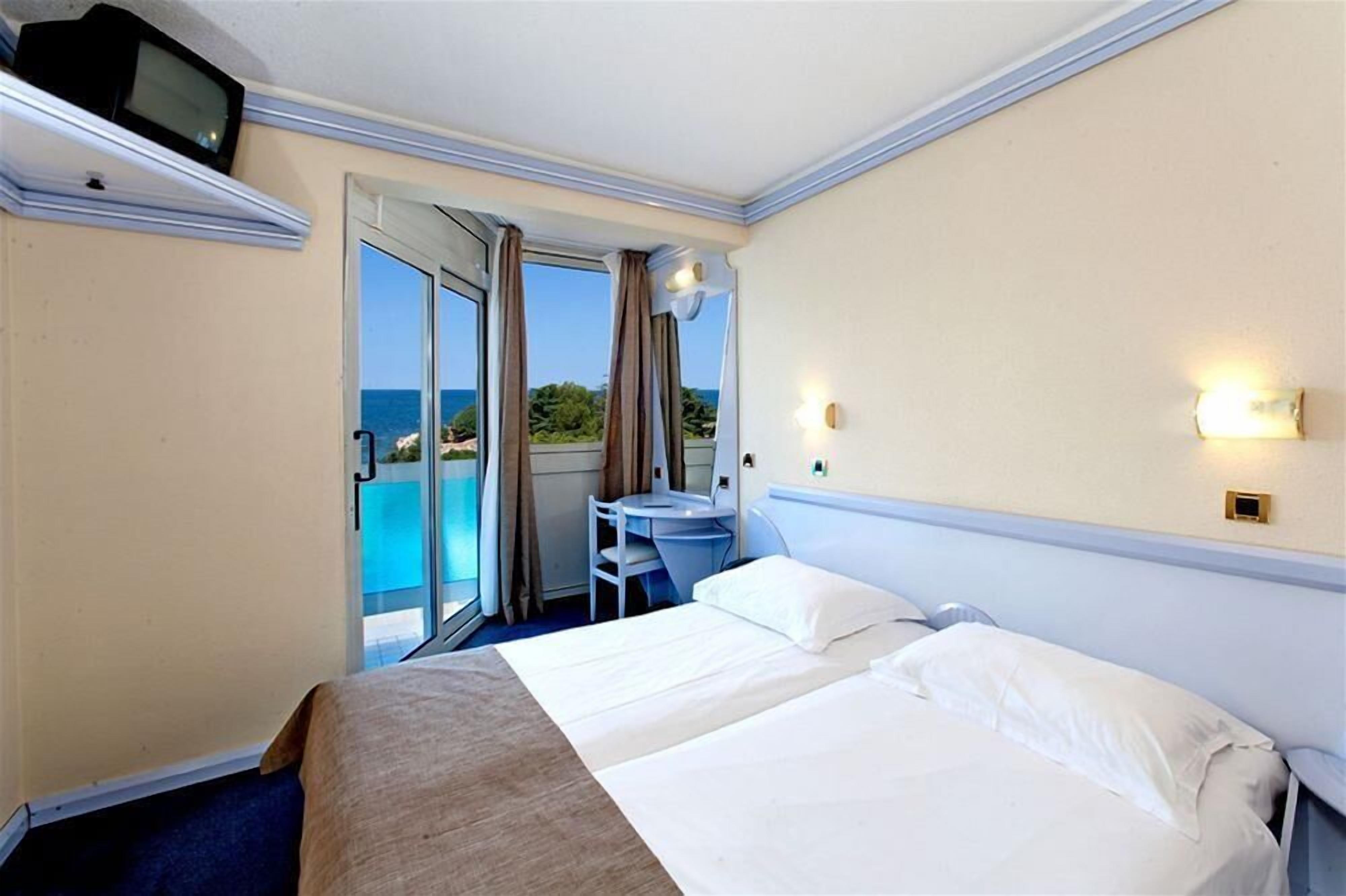 Desk, blackout drapes, free WiFi, bed sheets