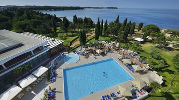 Seasonal outdoor pool, pool umbrellas, sun loungers