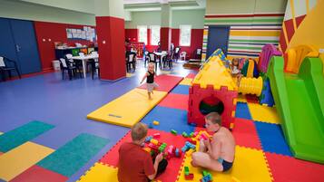 Area giochi per bambini (al coperto)