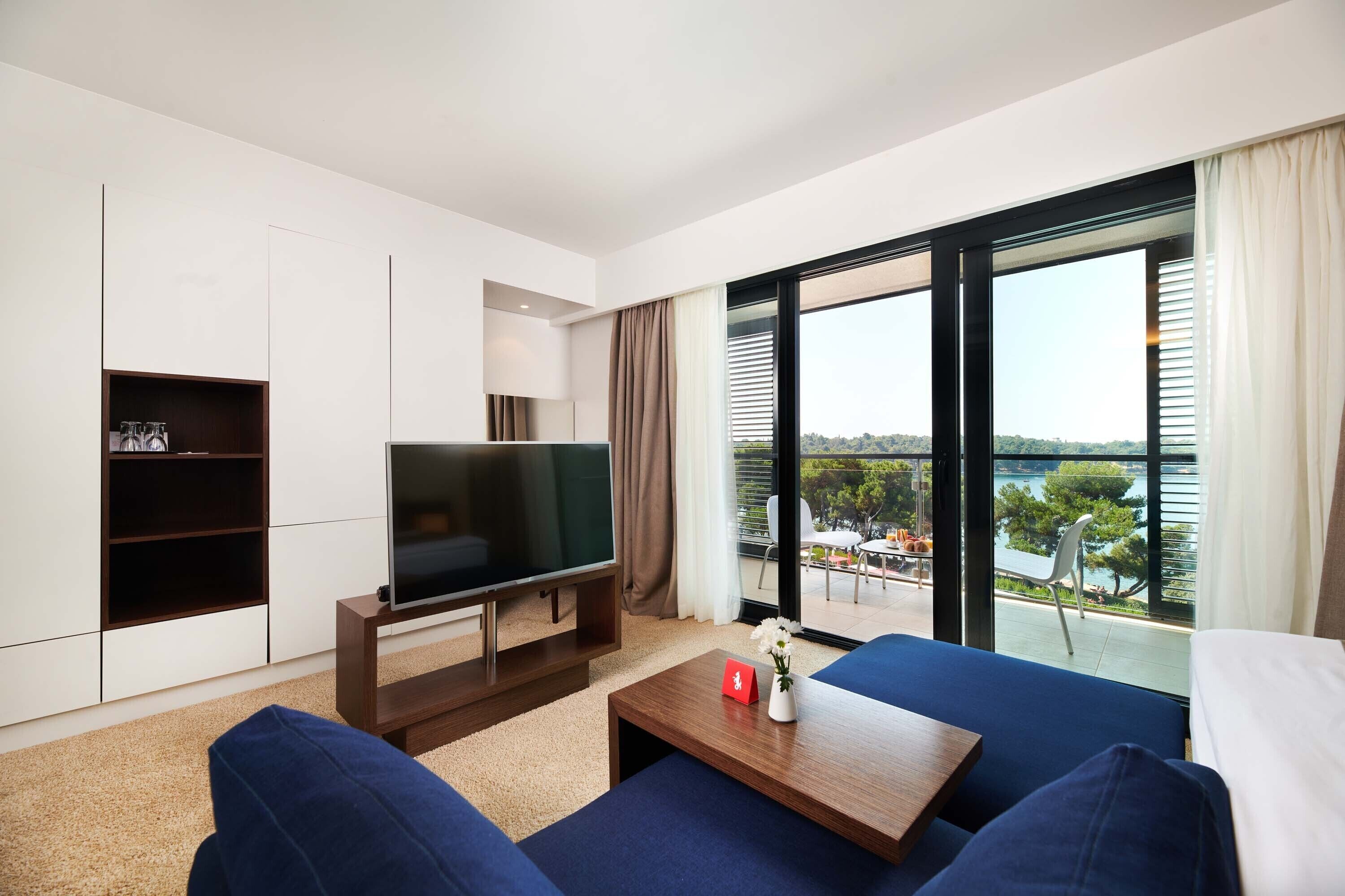 premium room, balcony, sea view | 1 bedroom, minibar, in-room safe, desk
