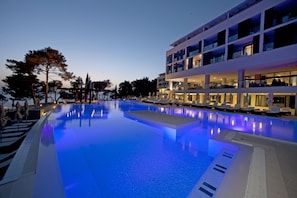 Indoor pool, seasonal outdoor pool, pool umbrellas, sun loungers