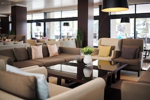 Lobby sitting area - Hotel Parentium Plava Laguna (Porec)