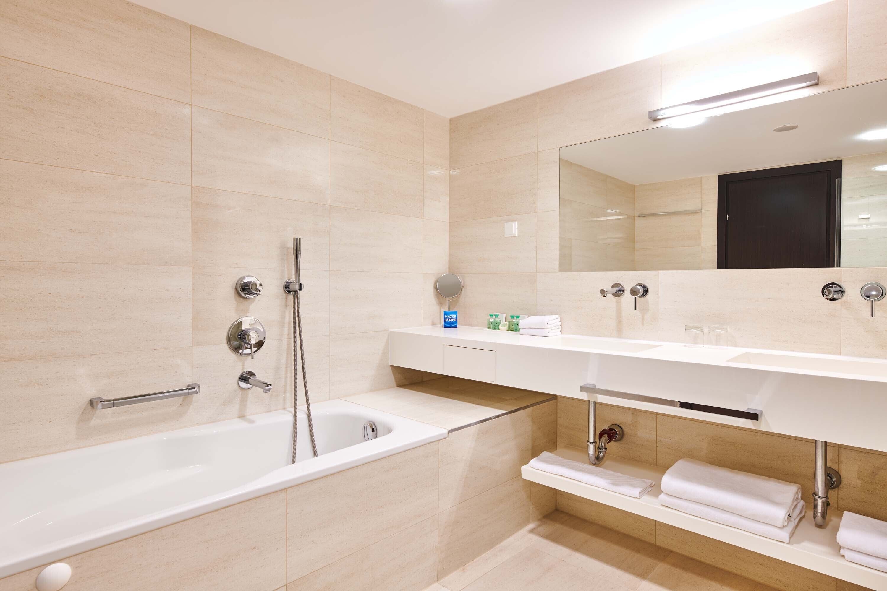 suite, balcony, sea view | bathroom | free toiletries, hair dryer, towels