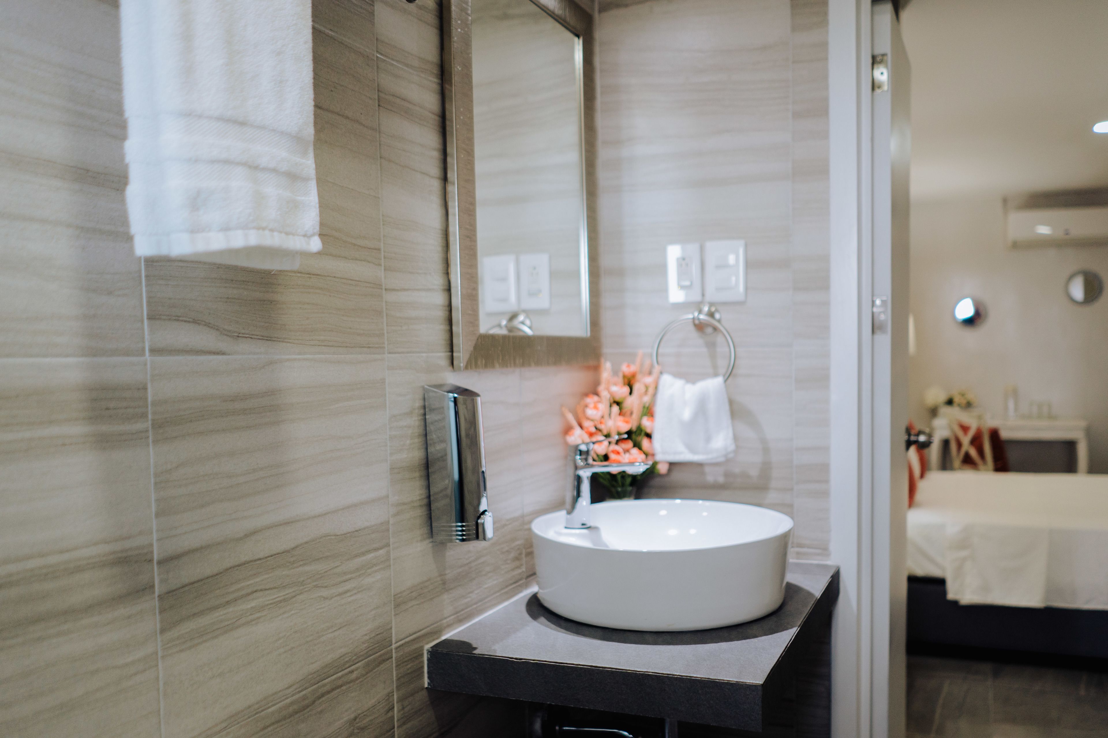 deluxe room, 1 king bed, city view, tower | bathroom | shower, rainfall showerhead, free toiletries, hair dryer