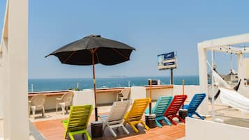 Familien-Studiosuite, Terrasse, Meerblick (Balcony) | Terrasse/Patio