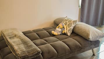 Suite estudio familiar, Terraza, vista al mar (Balcony) | Espacio para trabajar con laptop y cortinas blackout
