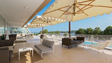 Poolside bar