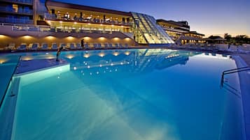 2 piscinas al aire libre, sombrillas, tumbonas