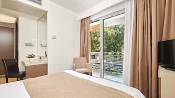 Classic room with balcony | 1 間睡房、迷你吧、書桌、手提電腦工作空間