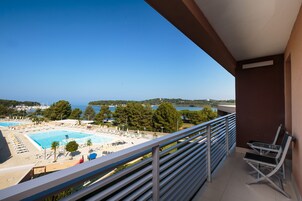 Premium room with balcony sea view - extra bed | View from room