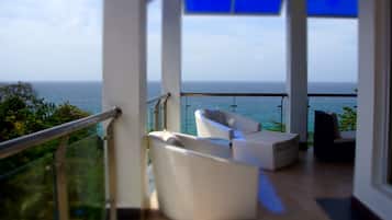 Tower Suites Sea View | Terrace/patio