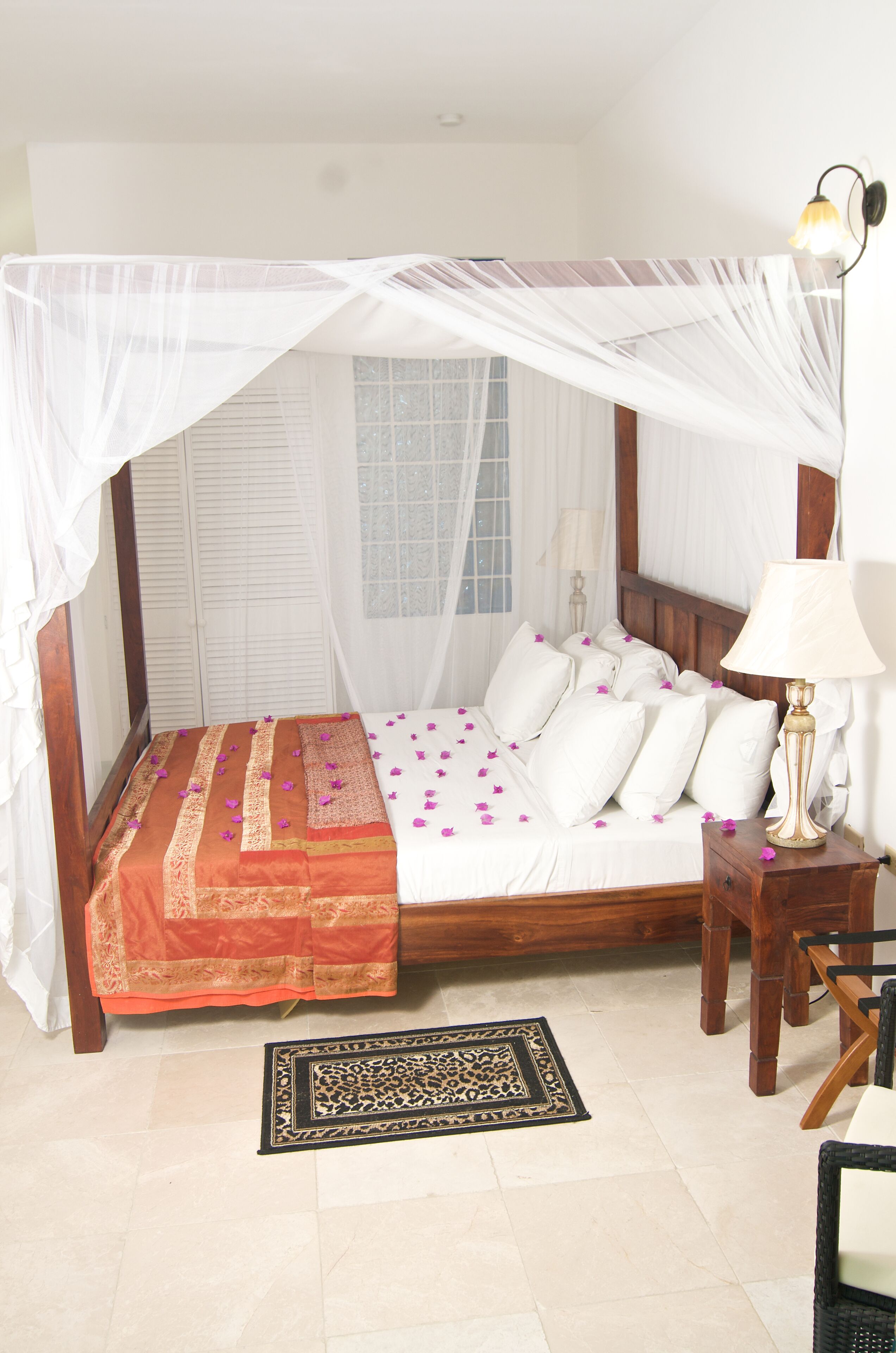 Egyptian cotton sheets, premium bedding, minibar, in-room safe