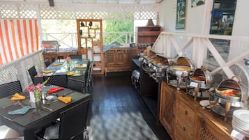 Breakfast area