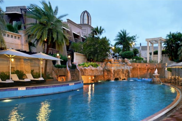 Outdoor pool, sun loungers
