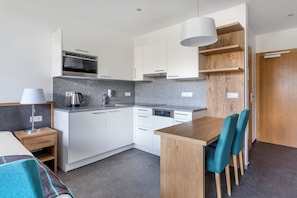 EstĂșdio (Studio) | Cozinha privada | Geladeira, micro-ondas, cooktop, lava-louças