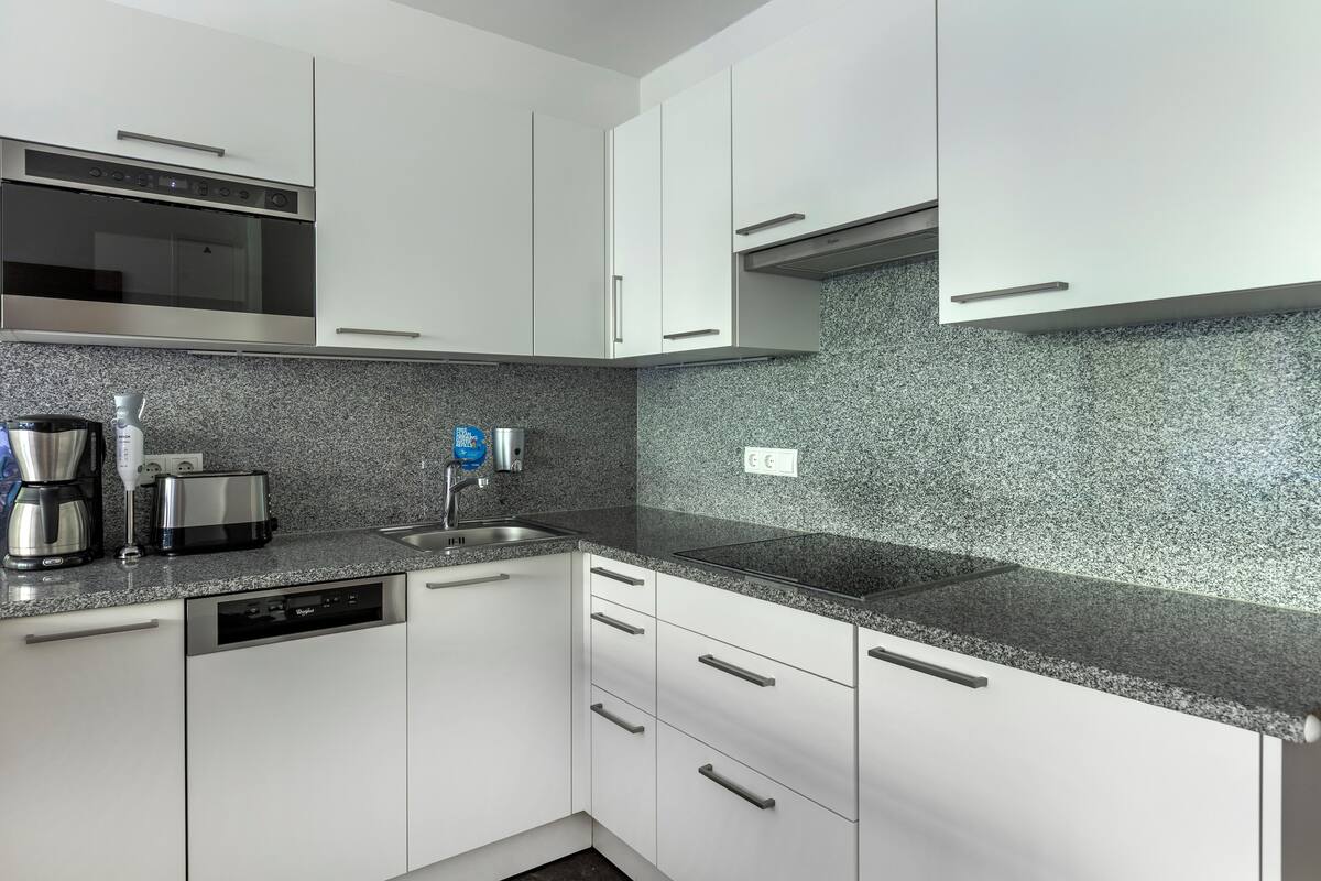 apartment, 2 bedrooms | private kitchen | fridge, microwave, stovetop, dishwasher