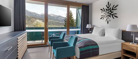Studio Apartment | 2 bedrooms, hypo-allergenic bedding, in-room safe, iron/ironing board