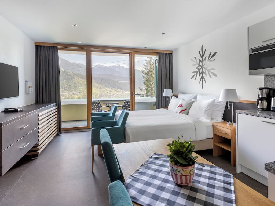 Studio Apartment | Hypo-allergenic bedding, in-room safe, iron/ironing board