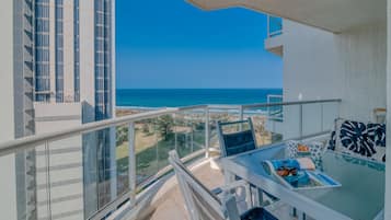 Superior Three Bedroom Apartment - High Floor & Ocean View | Beach/ocean view