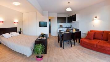 1 bedroom, free cribs/infant beds, free WiFi