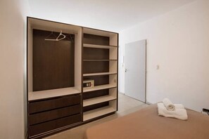 Premium bedding, pillowtop beds, in-room safe, individually furnished - Atenea Apartments & Suites (Buenos Aires)