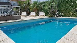 Premium bedding, pillowtop beds, in-room safe, iron/ironing board - Atenea Apartments & Suites (Buenos Aires)