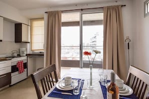 Premium bedding, pillowtop beds, in-room safe, individually furnished - Atenea Apartments & Suites (Buenos Aires)