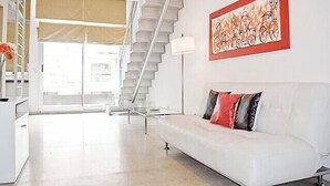 Duplex Room | Living area | 22-inch TV with cable channels - Atenea Apartments & Suites (Buenos Aires)