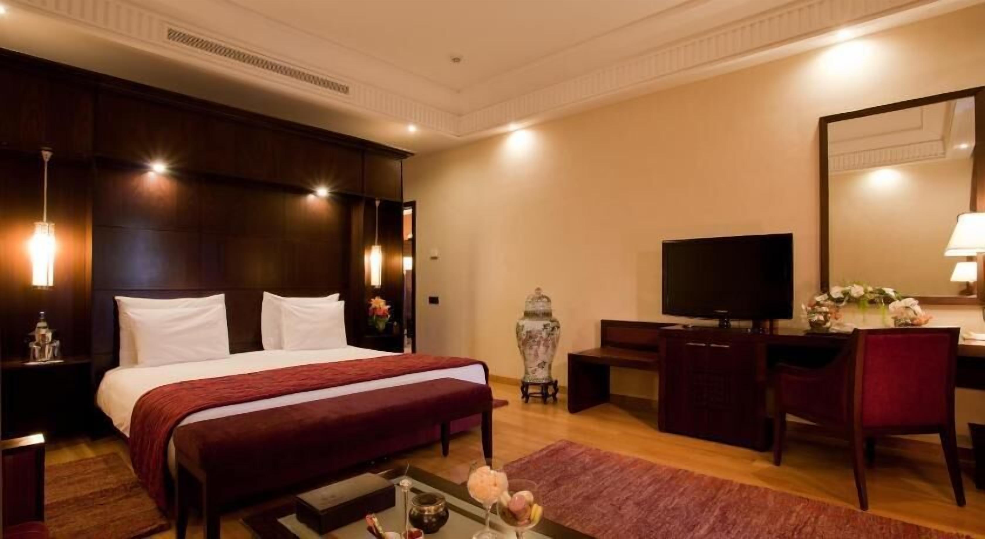 미니바, 객실 내 금고, 책상, 방음 설비