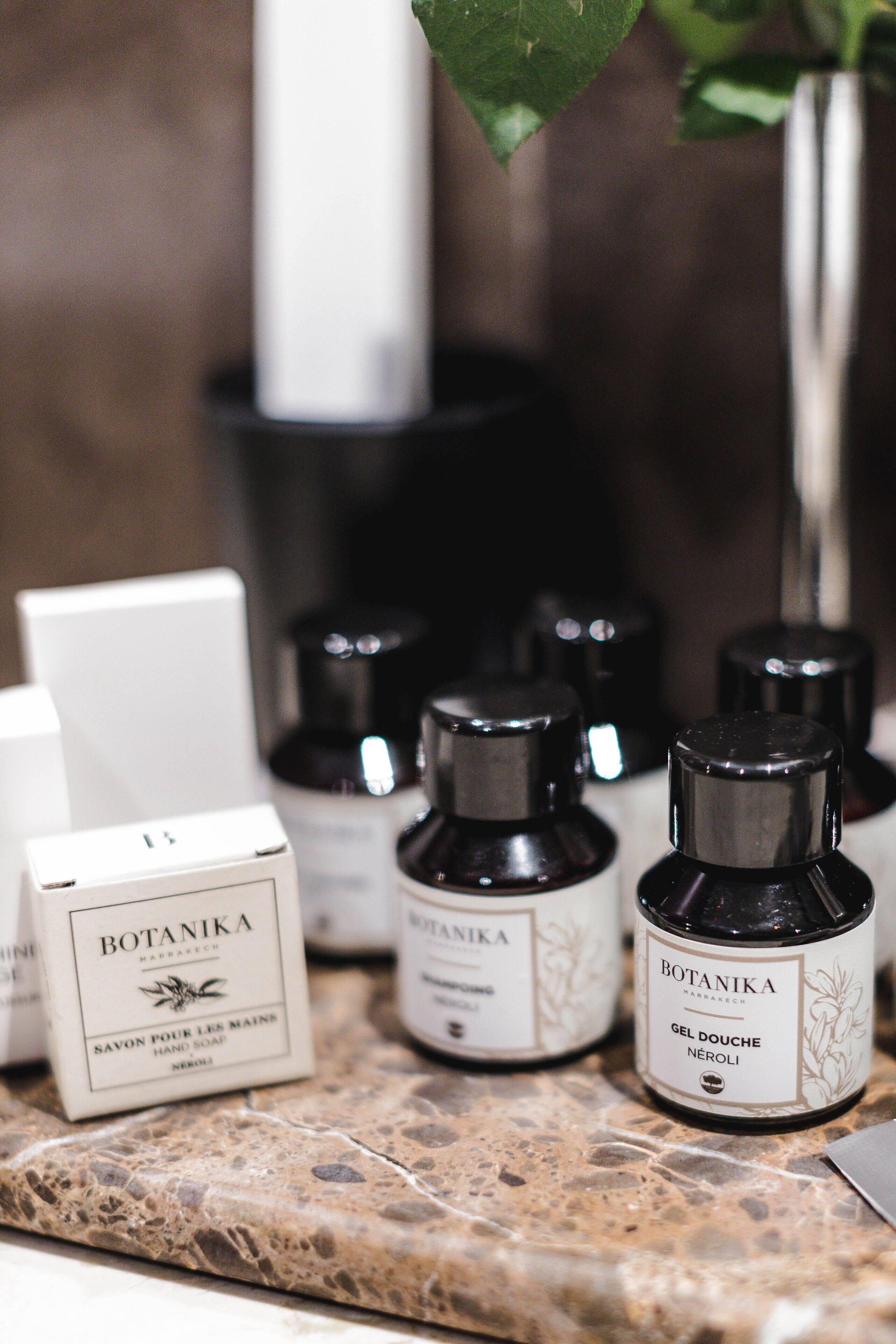 combined shower/bathtub, spring water bathtub, free toiletries