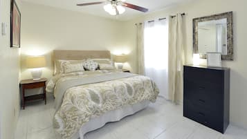 Caja de seguridad en la habitación y decoración personalizada